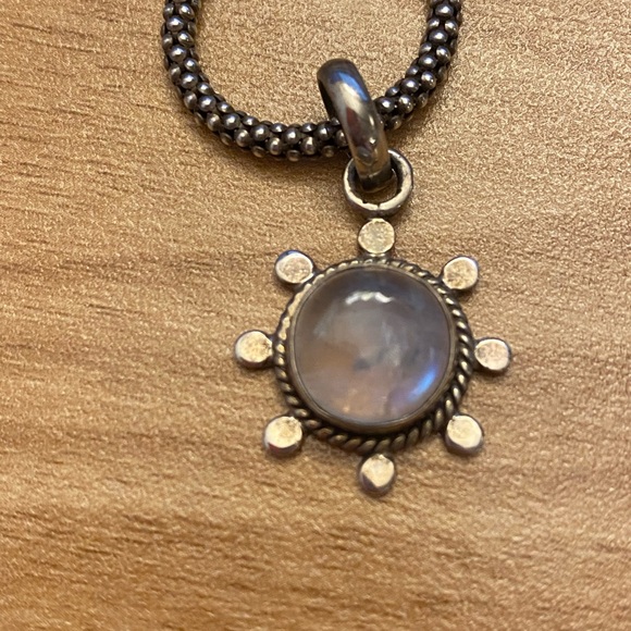 Blue moonstone sun pendant on a 925 sterling silver popcorn chain - Picture 4 of 7